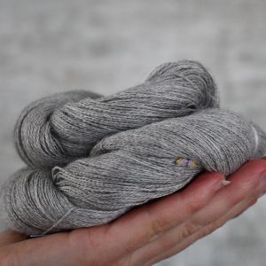 未染色毛线 蕾丝线 - 49037 70%原色浅灰婴羊驼 20%丝 10%羊绒 100克 800米