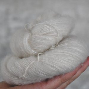 未染色毛线 蕾丝线 - 49057 53%超级婴羊驼19.5微米 34%丝 13%羊绒 50克 400米