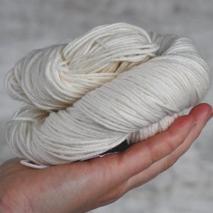 未染色毛线 中等粗细 DK - 49208 80%超水洗美利奴 10%羊绒 10%尼龙 100克 212米