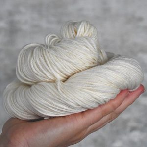 未染色毛线 中等粗细 DK - 49211 80%超水洗美利奴 20%尼龙 紧捻袜子线 100克 243米