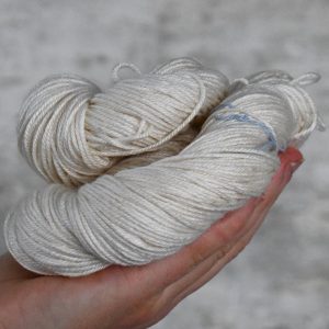 未染色毛线 中等粗细 DK - 49220 55%超水洗蓝脸莱斯特 45%真丝 100克 212米