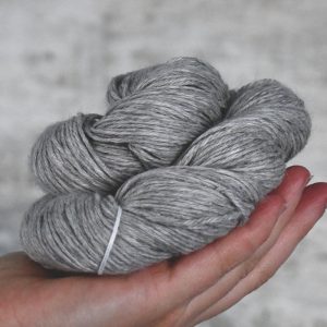 未染色毛线 中等粗细 DK - 49231 70%浅灰婴羊驼 20%丝 10%羊绒 100克 225米