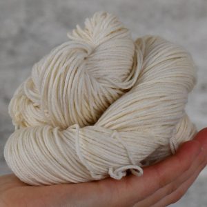 未染色毛线 中等粗细 DK - 49248 75%超水洗蓝脸莱斯特 25%尼龙 袜子线 100克 225米
